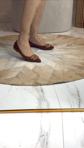 SAPATILHA BICO FINO COM PEDRARIA ROSÊ – UM TOQUE DE GLAMOUR PARA O DIA A DIA