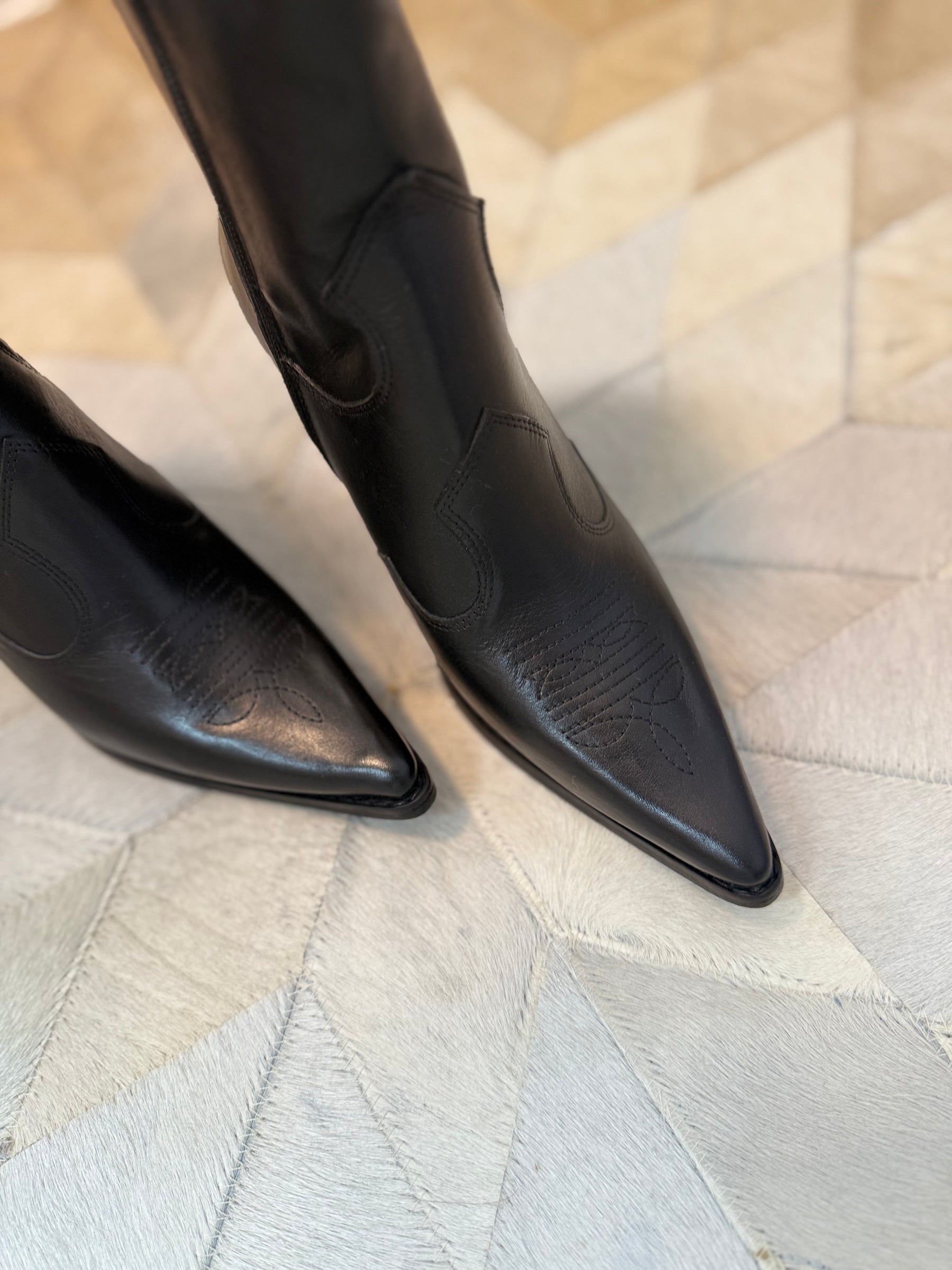 Bota Western Chelsea couro- Preto