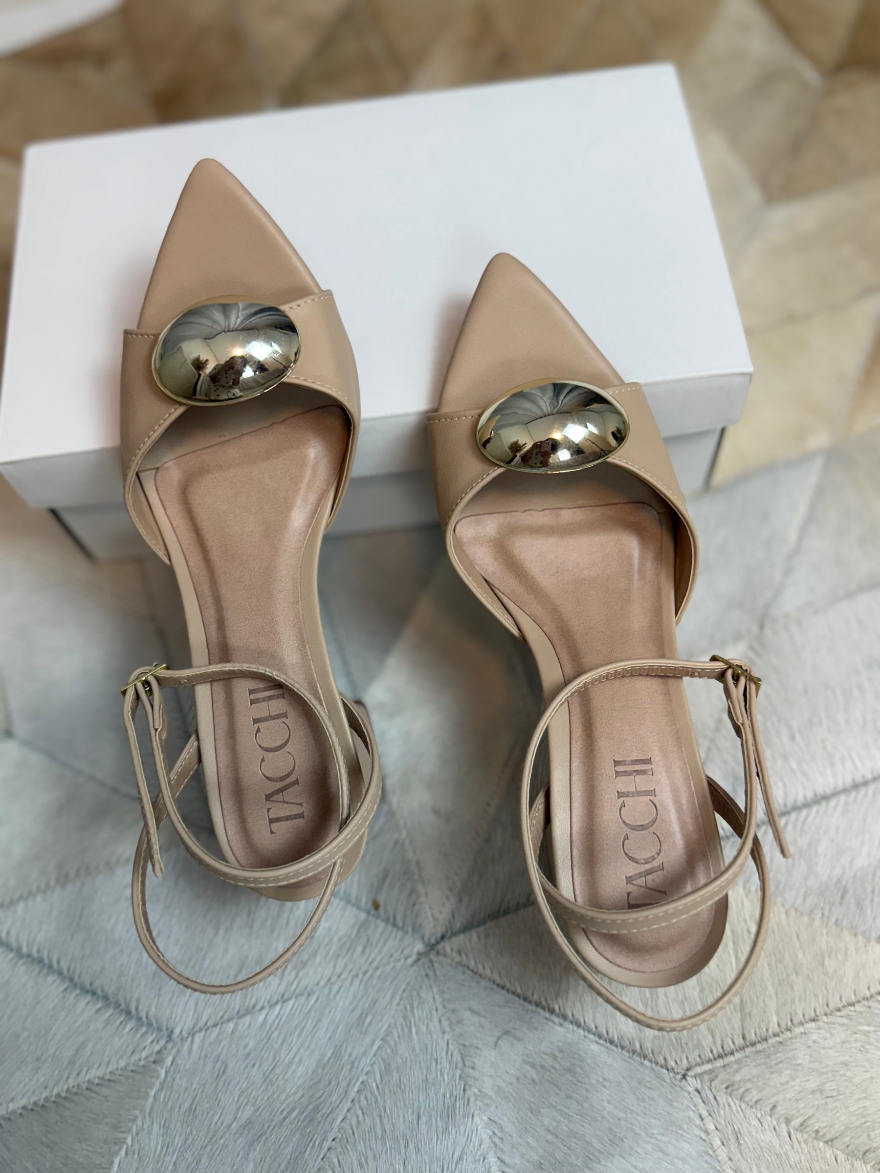 Sandália bico folha amêndoa