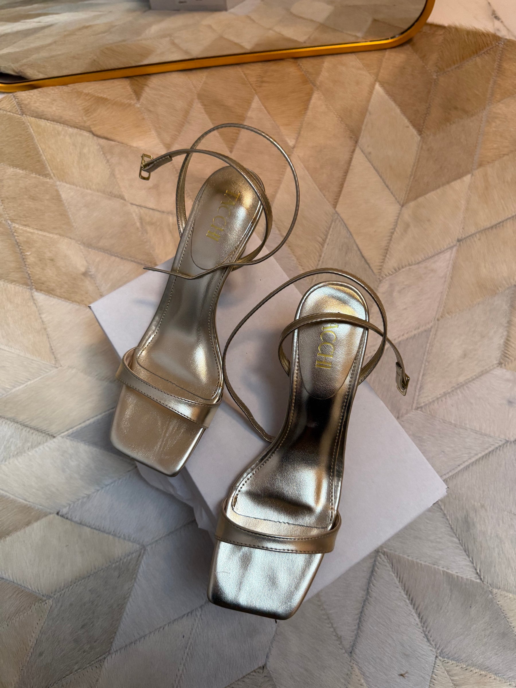 Sandália Tiras - Metalizado Ouro