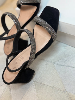 sandália preta tiras strass salto bloco