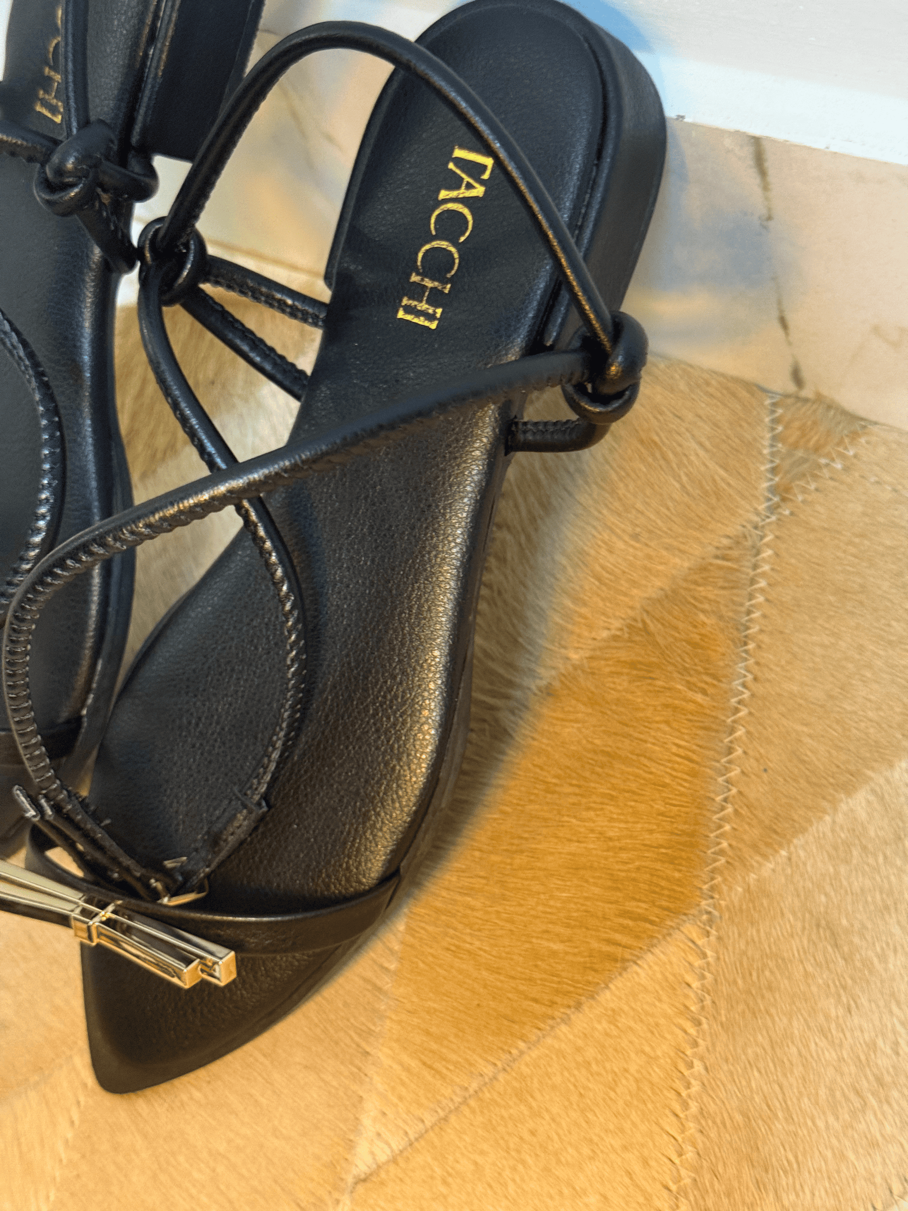 Sandália Rasteira Bico Folha